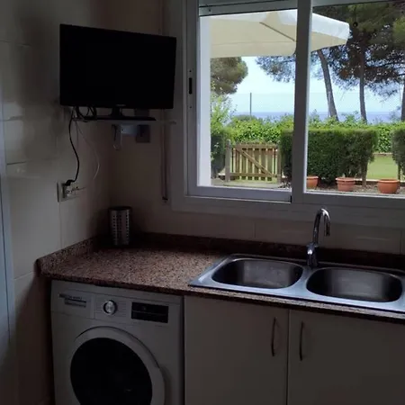 別荘 Amplia Vivienda Con Piscina