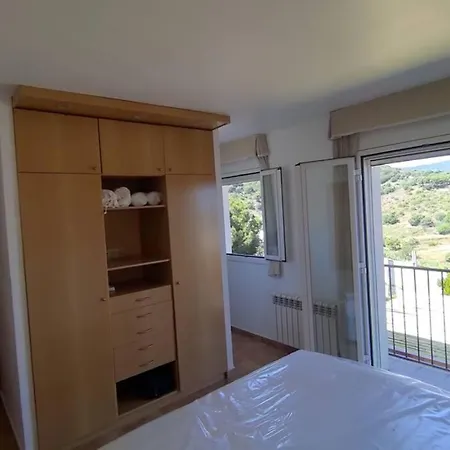 Amplia Vivienda Con Piscina