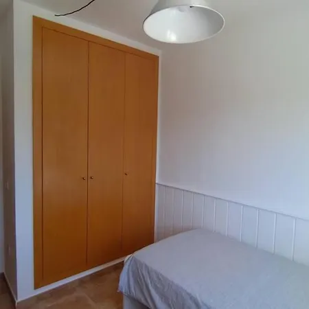 別荘 Amplia Vivienda Con Piscina *