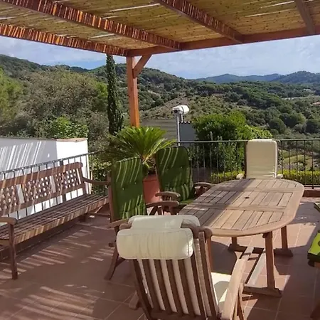 Amplia Vivienda Con Piscina *