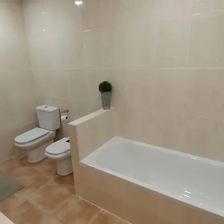 別荘 Amplia Vivienda Con Piscina