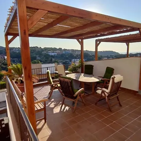 Amplia Vivienda Con Piscina *